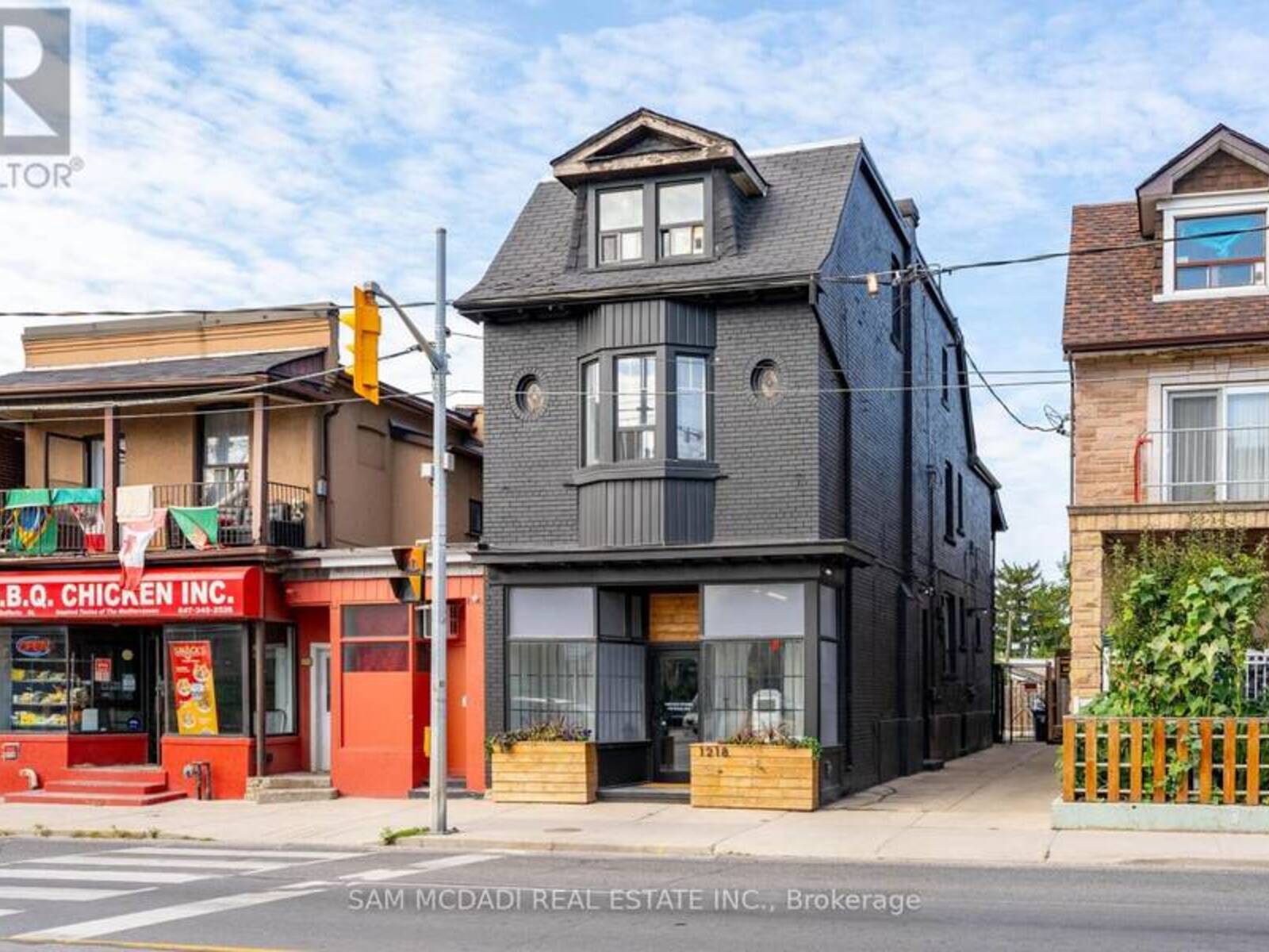 1218 DUFFERIN STREET, Toronto, Ontario M6H 4C1