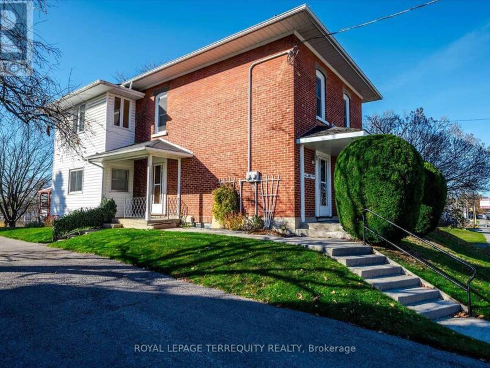 124 CENTRE STREET, Campbellford, Ontario K0L 1L0