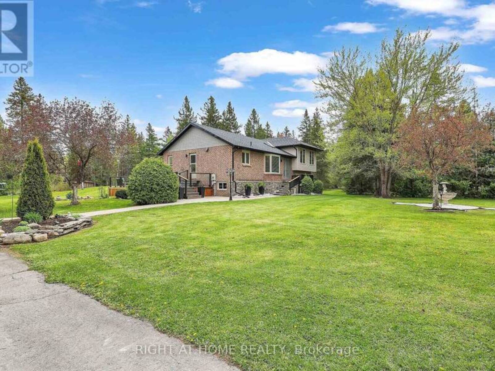 119 STURGEON GLEN ROAD, Kawartha Lakes, Ontario K0M 1N0