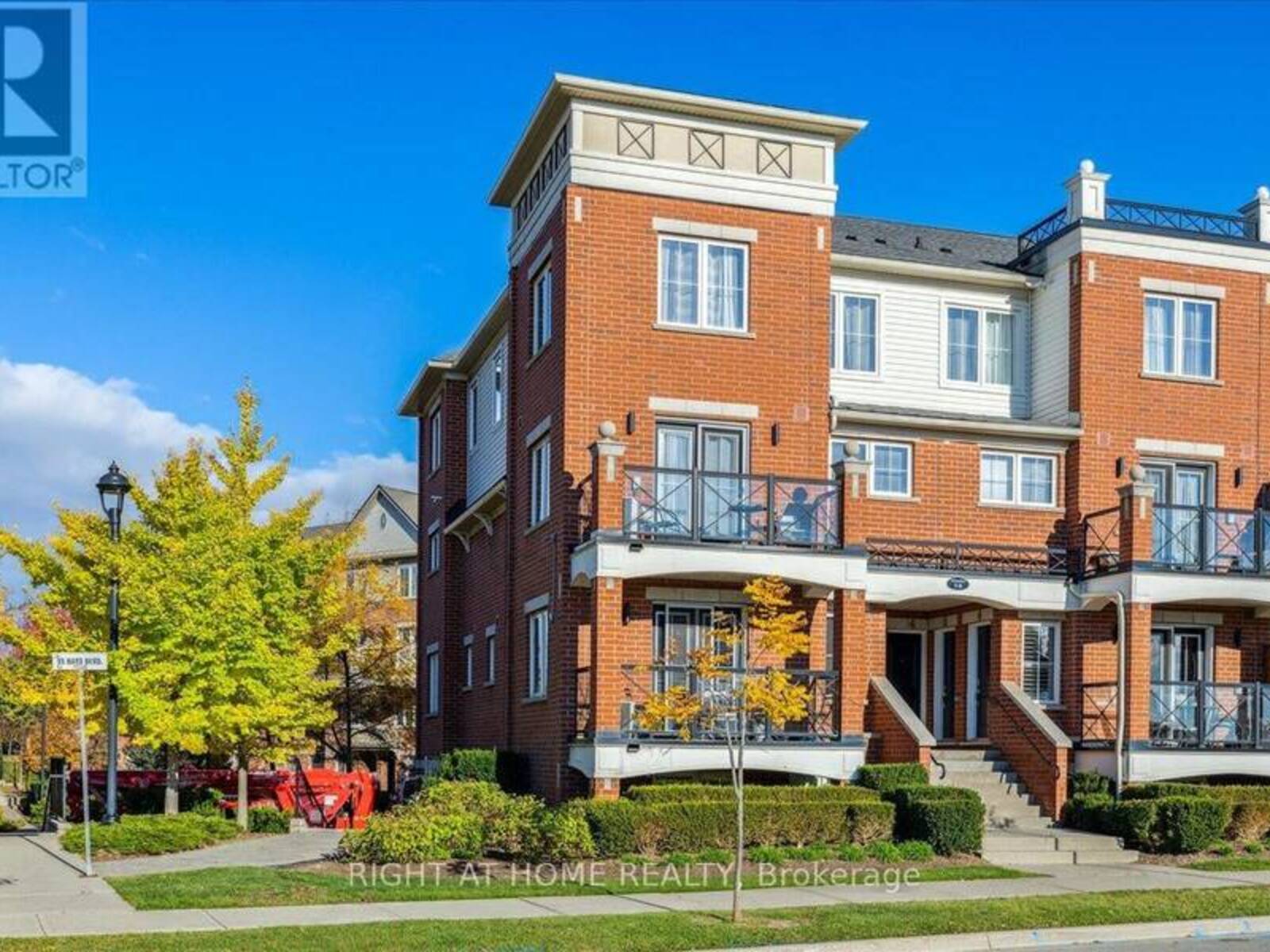 3 - 15 HAYS BOULEVARD, Oakville, Ontario L6H 0H8