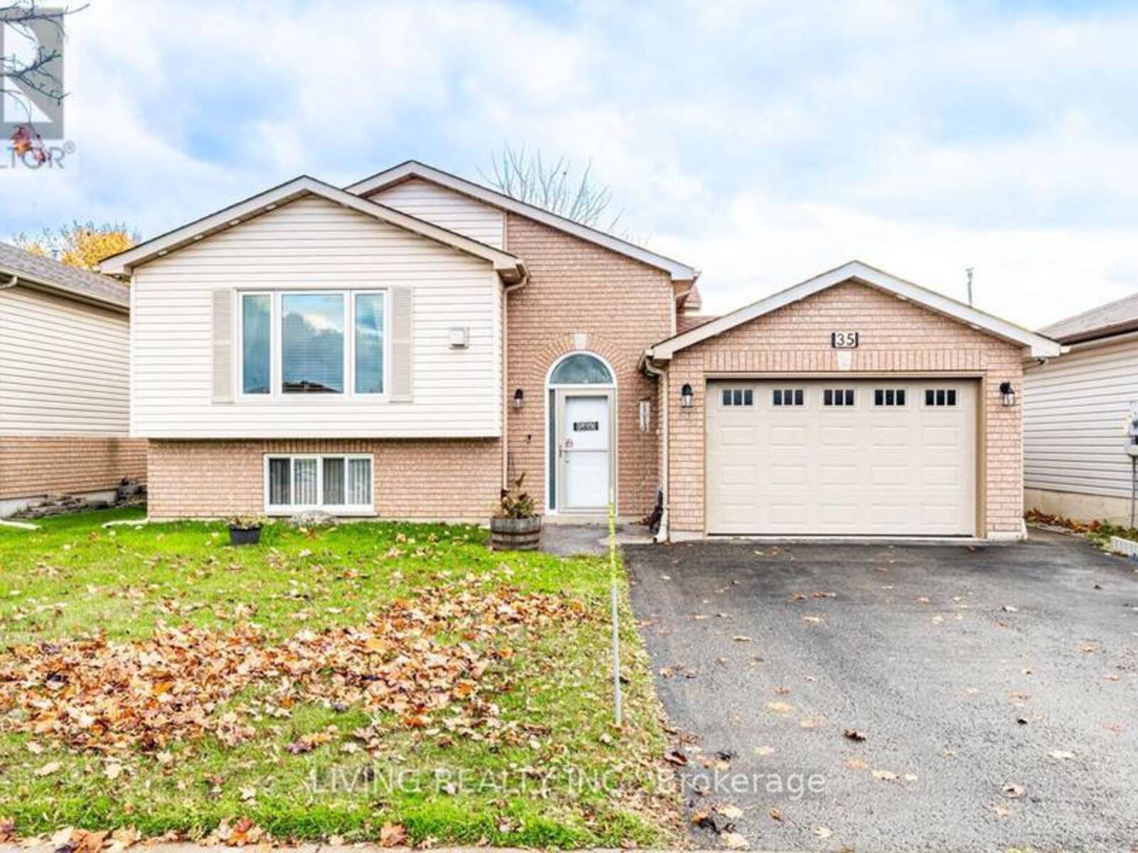 35 MAPLETON AVENUE, Barrie, Ontario L4N 7M2