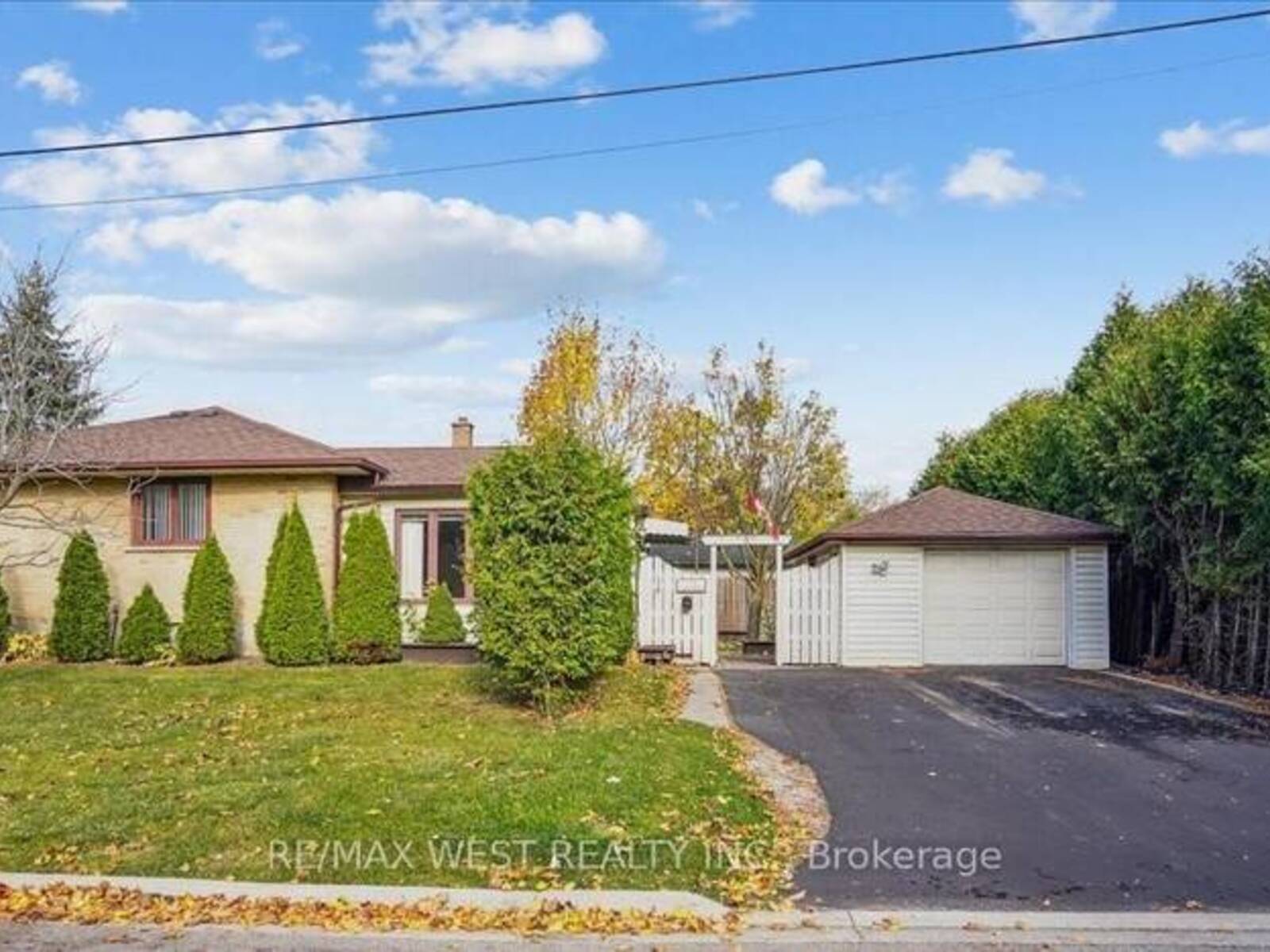 705 GLENFOREST STREET, Oshawa, Ontario L1J 5E9