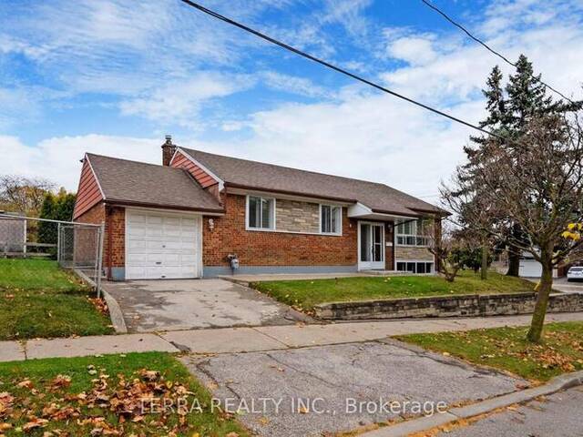 2 GARSIDE CRESCENT Toronto Ontario, M6M 2Z6