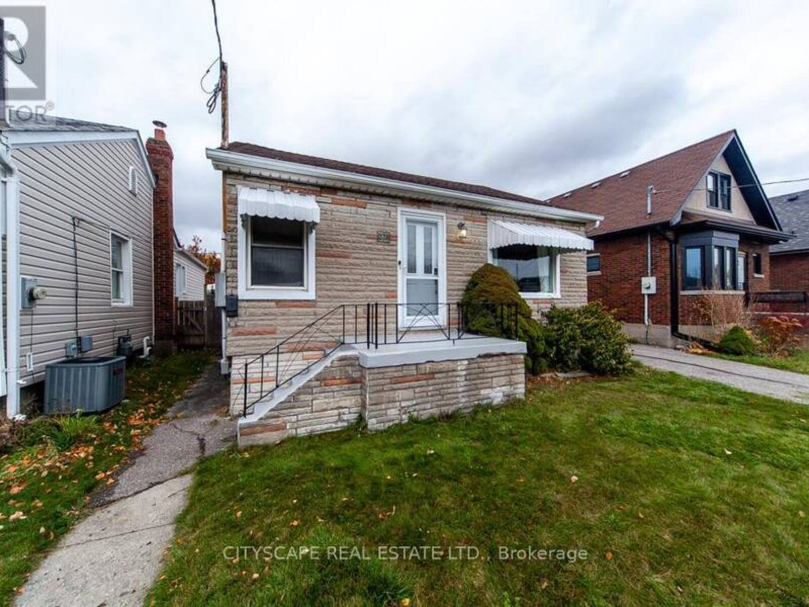 238 MITCHELL AVENUE, Oshawa, Ontario L1H 2V6