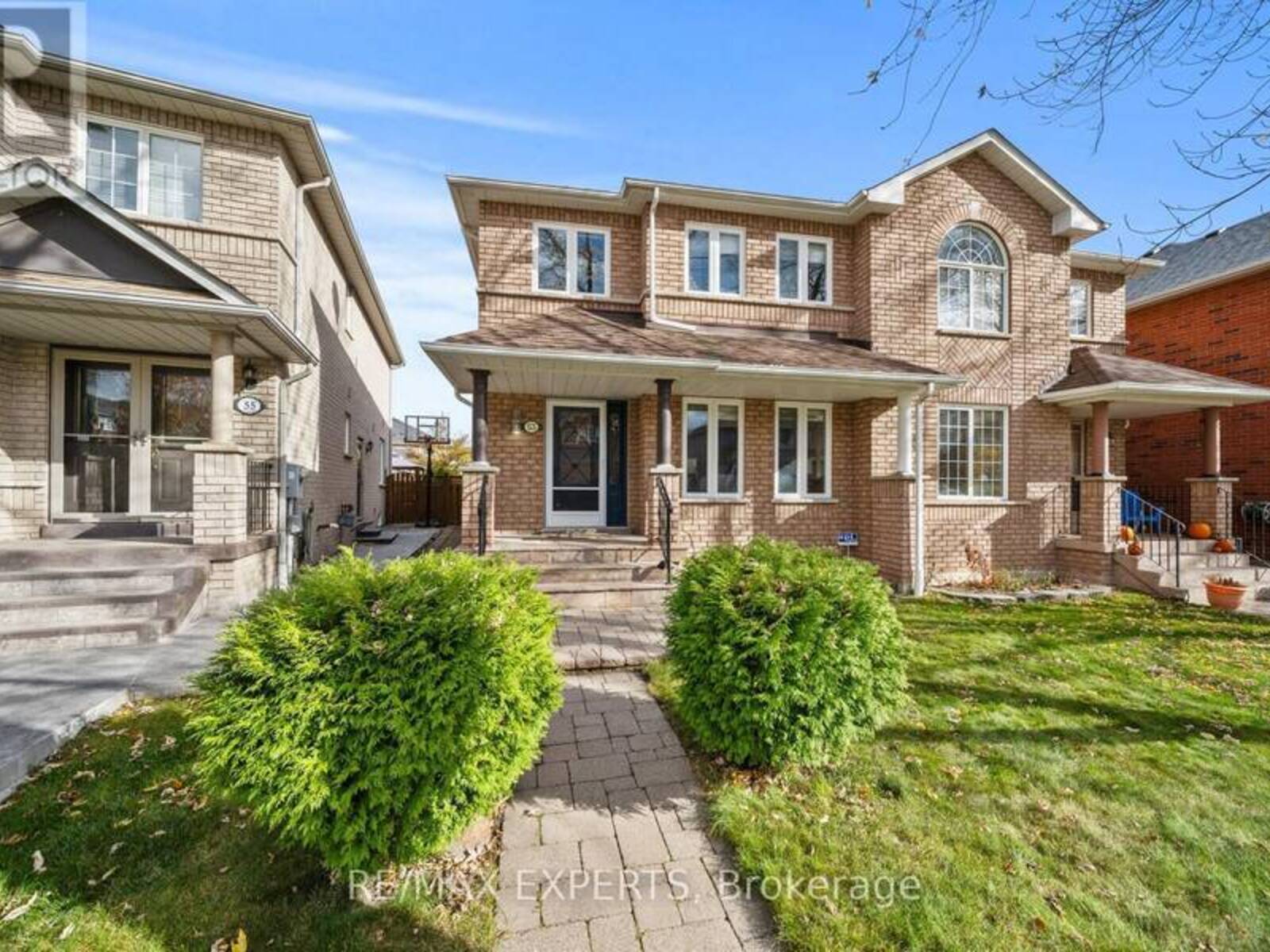 53 LA NEVE AVENUE, Vaughan, Ontario L4H 1X8