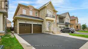 33 ORANGEBLOSSOM TRAIL | Brampton Ontario | Slide Image Two