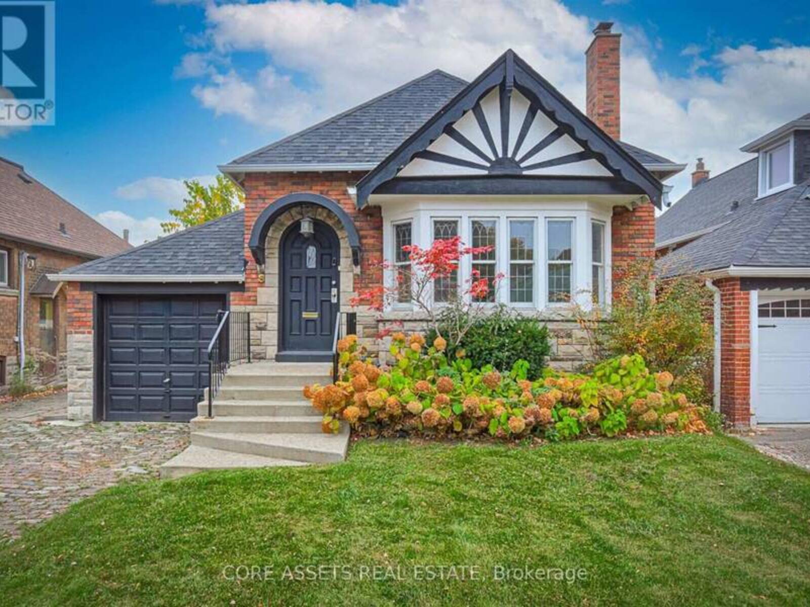 8 PARK HILL ROAD, Toronto, Ontario M6C 3M9