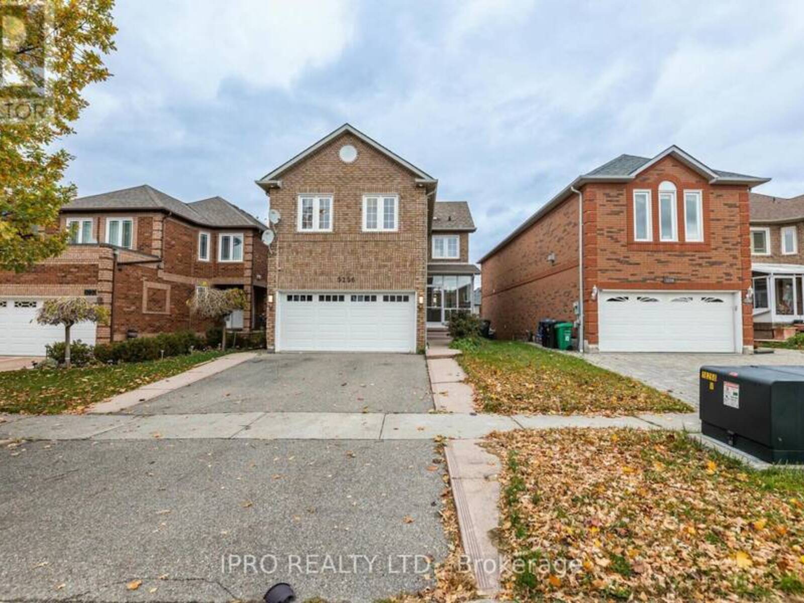 5256 FLORAL HILL CRESCENT, Mississauga, Ontario L5V 1V4