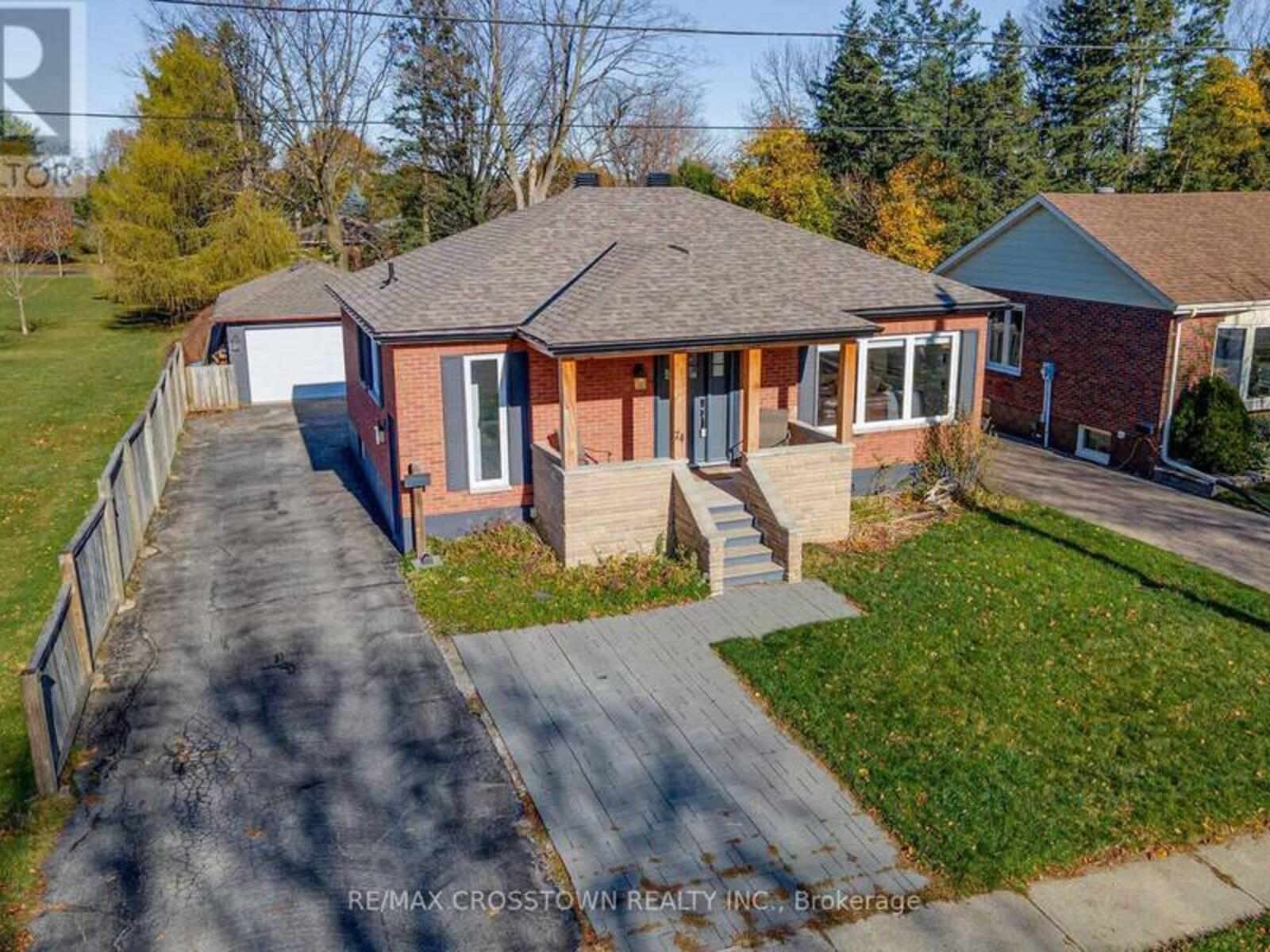 74 STRABANE AVENUE, Barrie, Ontario L4M 2A2