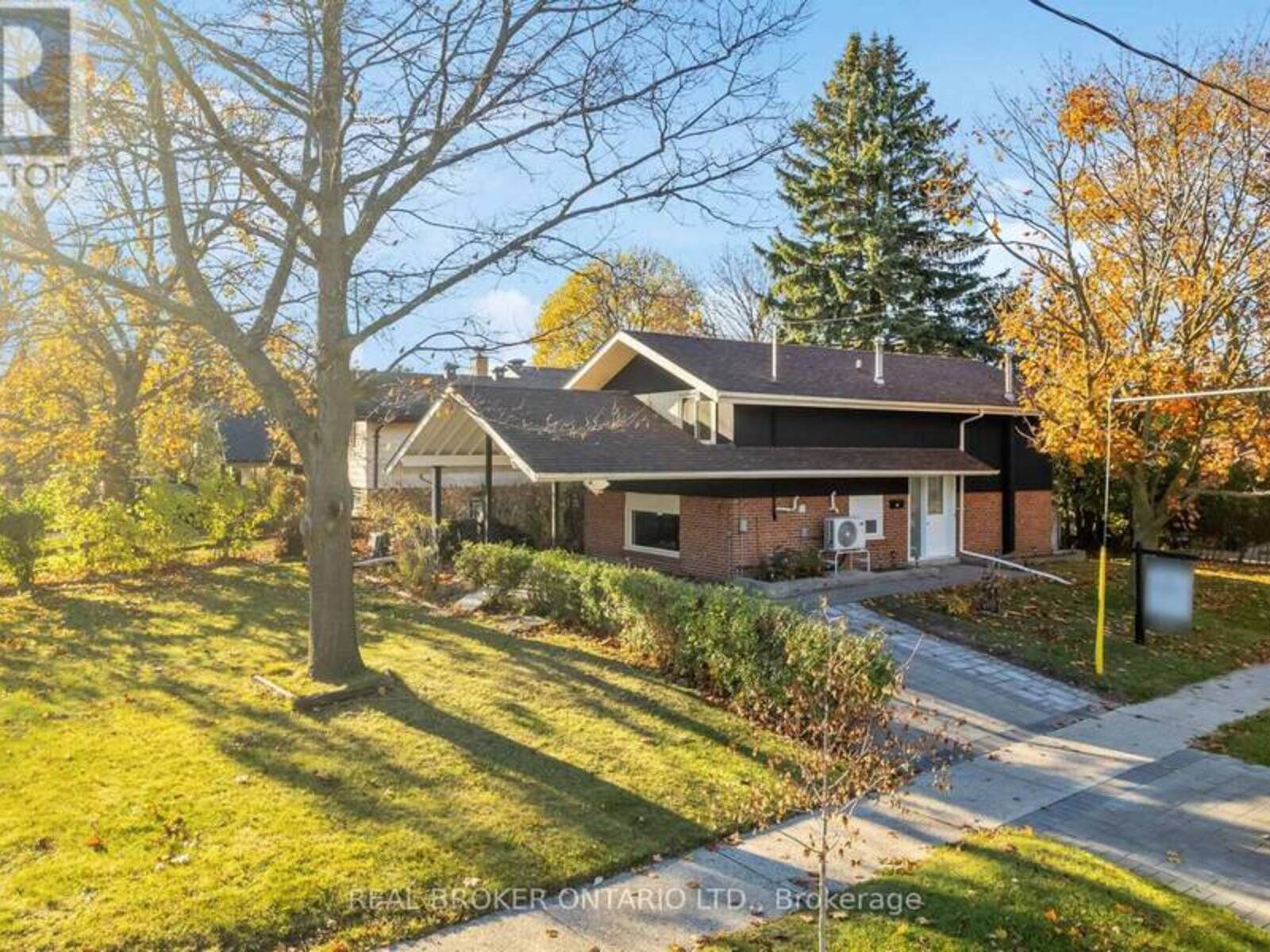 44 LADYSBRIDGE DRIVE, Toronto, Ontario M1G 3H7