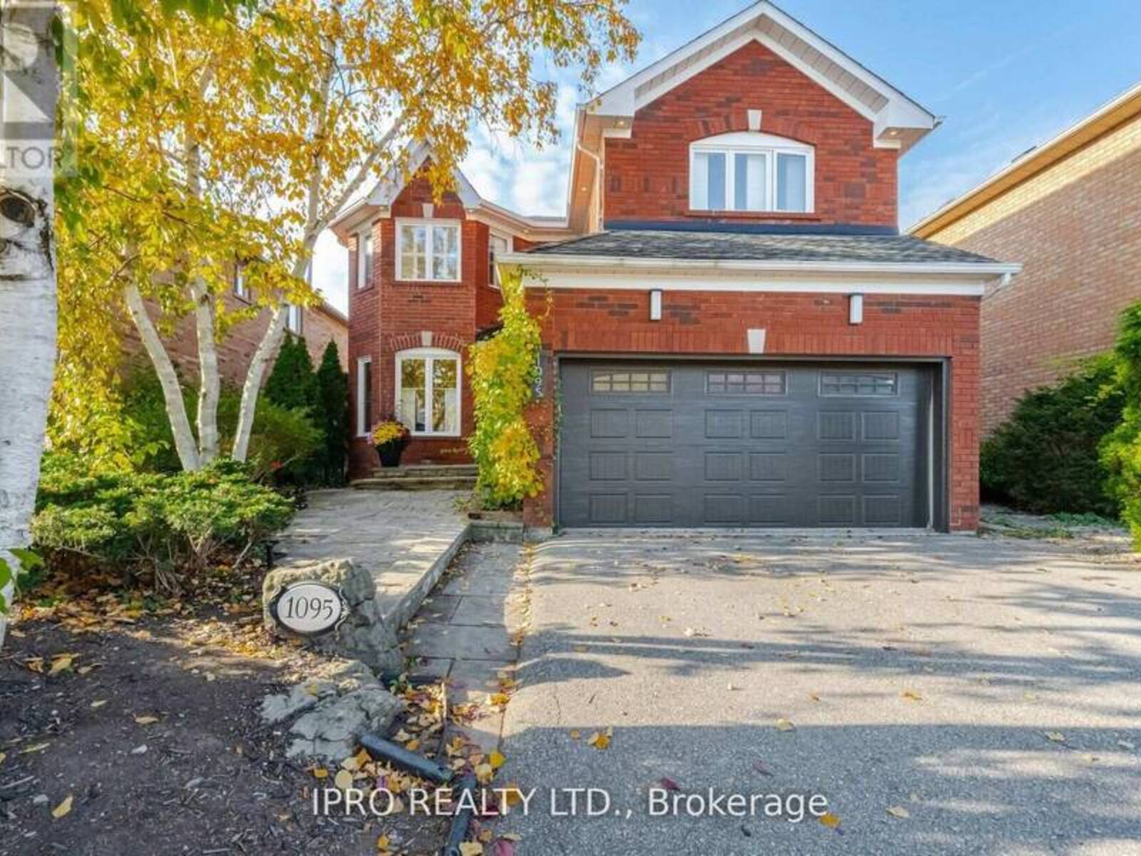 1095 OLD OAK DRIVE, Oakville, Ontario L6M 3K4