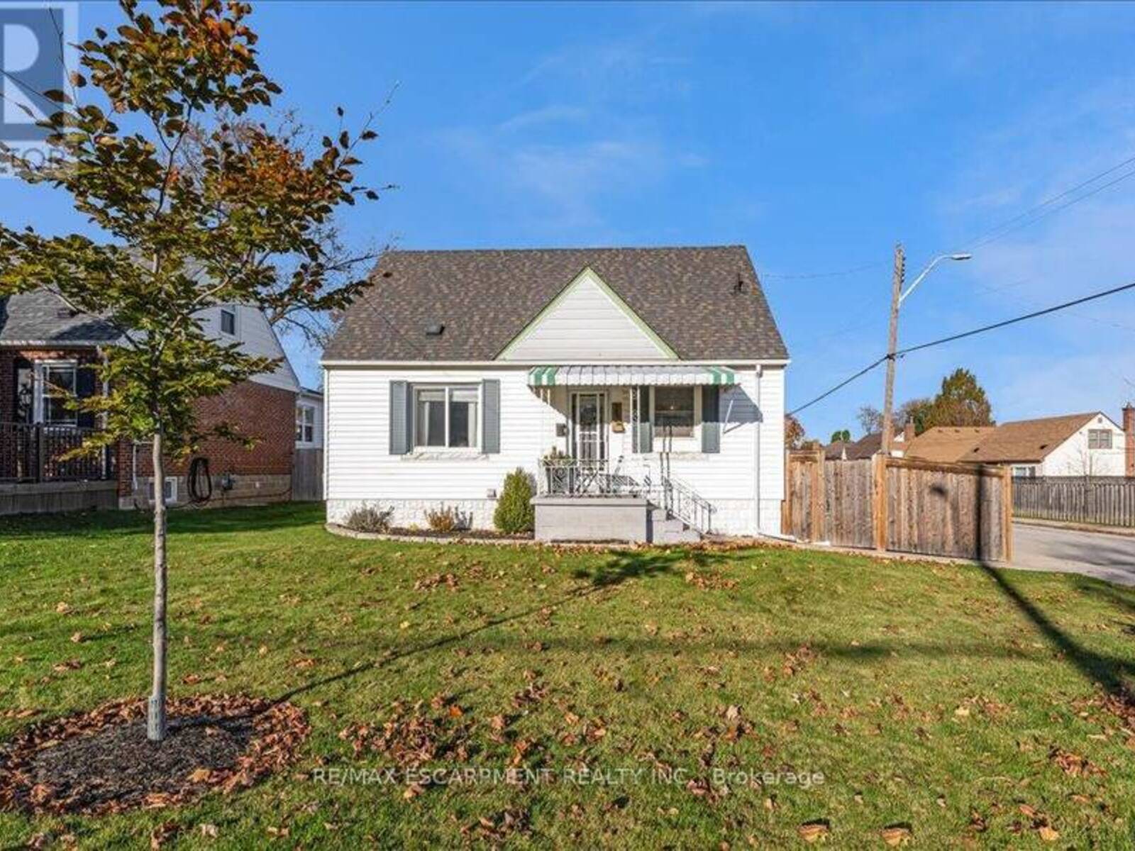 29 MONTROSE AVENUE, Hamilton, Ontario L8K 4X8