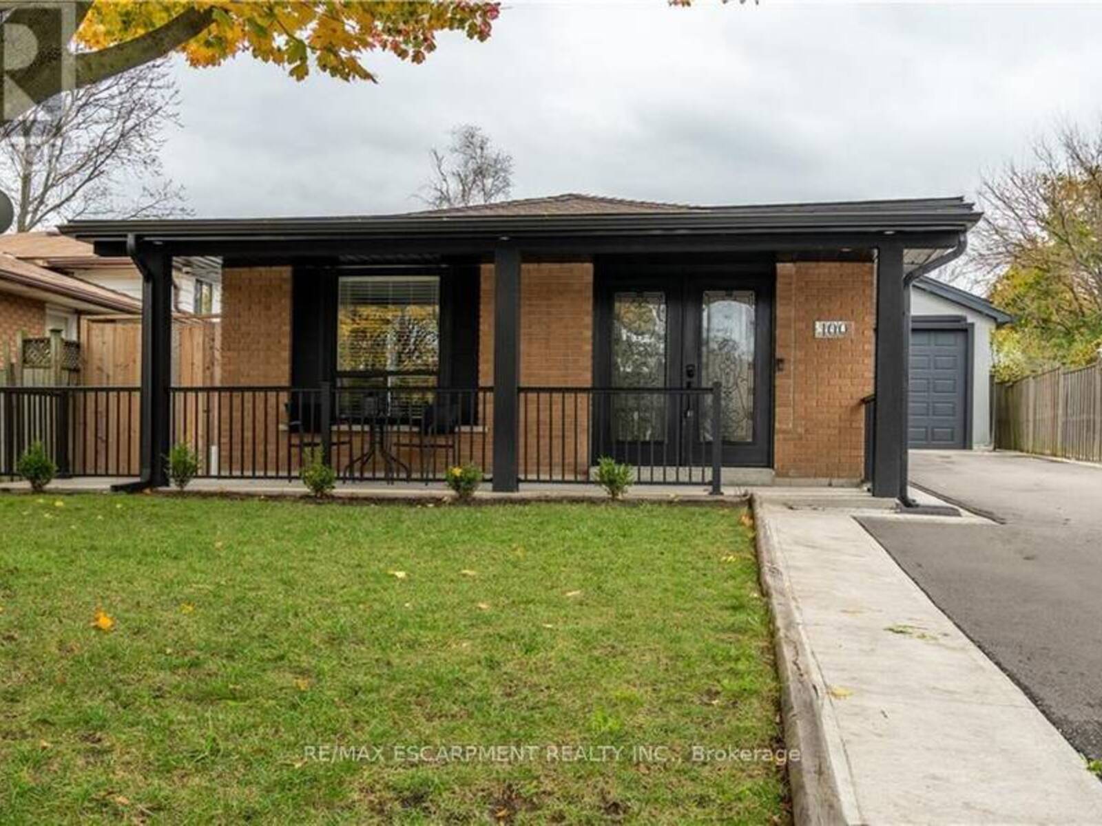 100 BOSTON CRESCENT, Hamilton, Ontario L8T 4N2