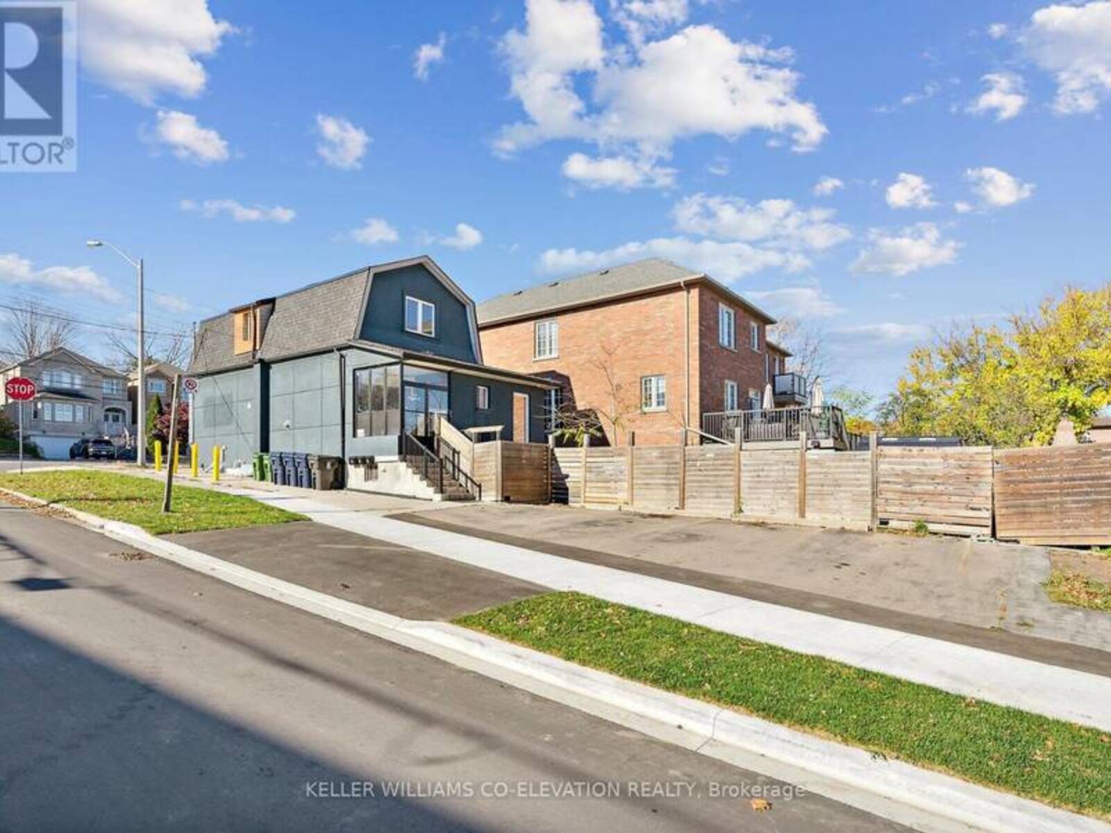 681 SCARLETT ROAD, Toronto, Ontario M9P 2T3