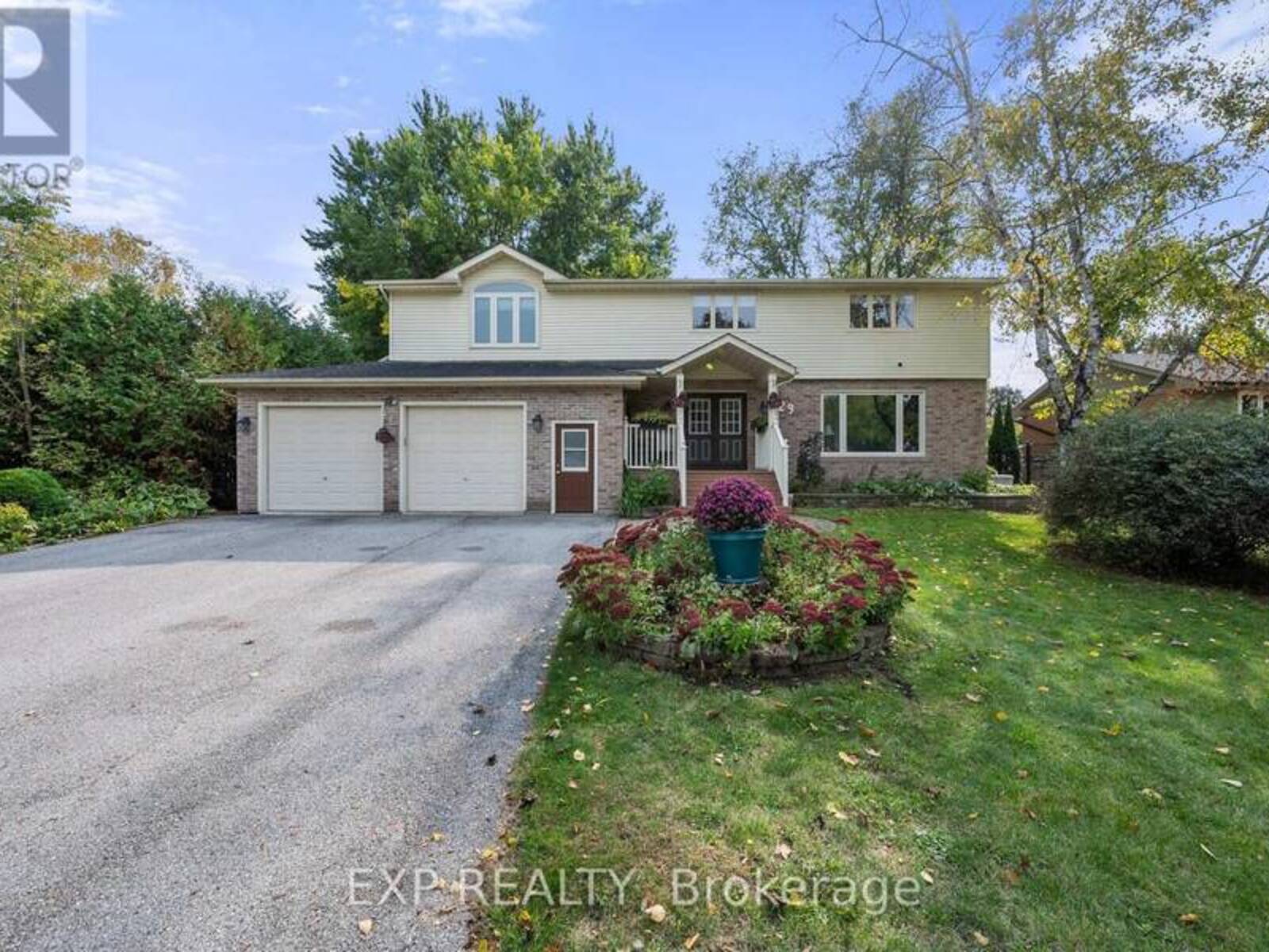 29 MAY AVENUE, East Gwillimbury, Ontario L0G 1V0