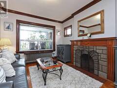 340 MORTIMER AVENUE Toronto Ontario, M4J 2E1