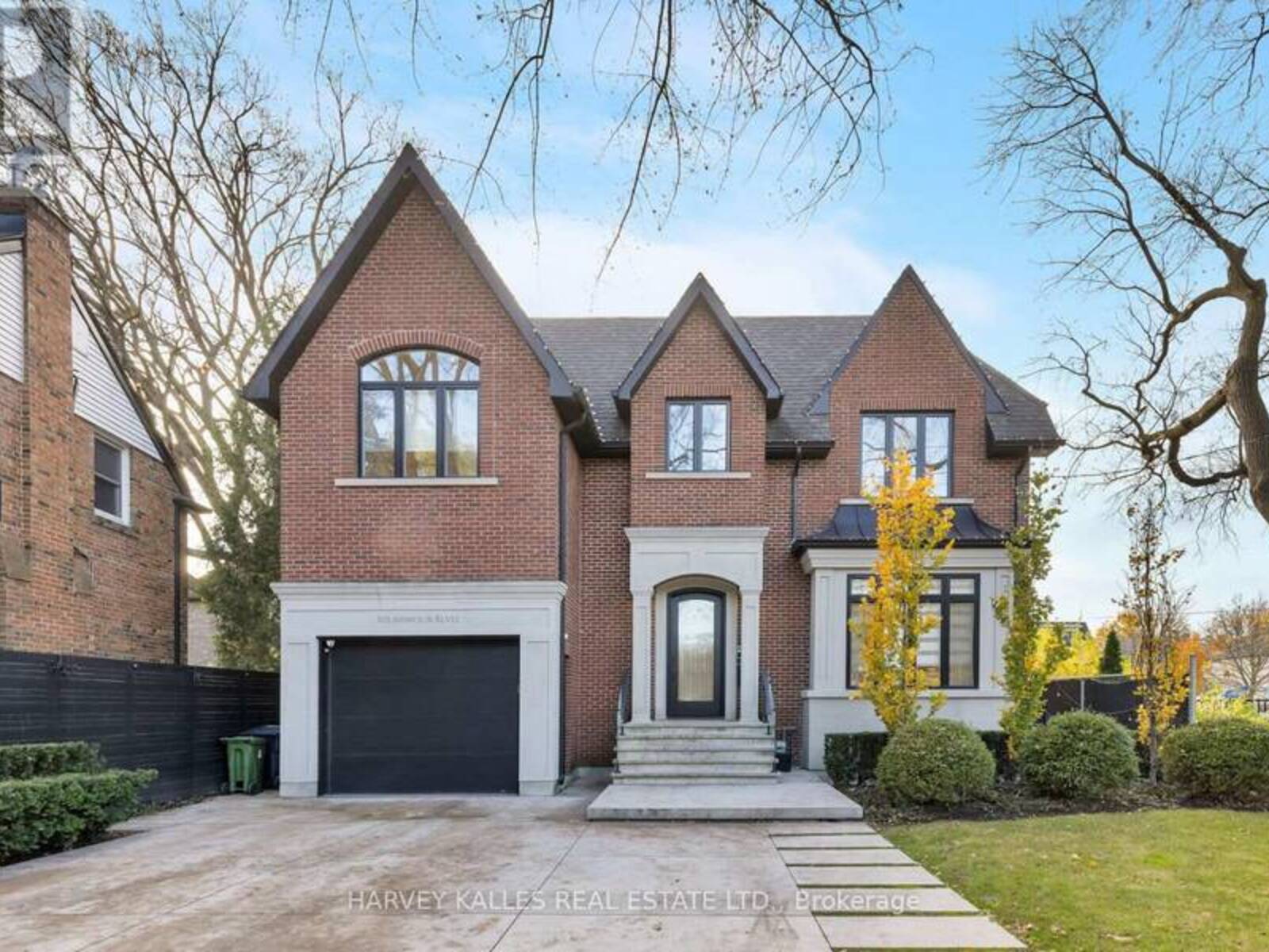 165 ARMOUR BOULEVARD, Toronto, Ontario M3H 1M1