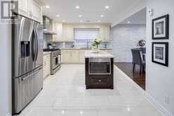 15 DEWITT COURT | Markham Ontario | Slide Image Ten