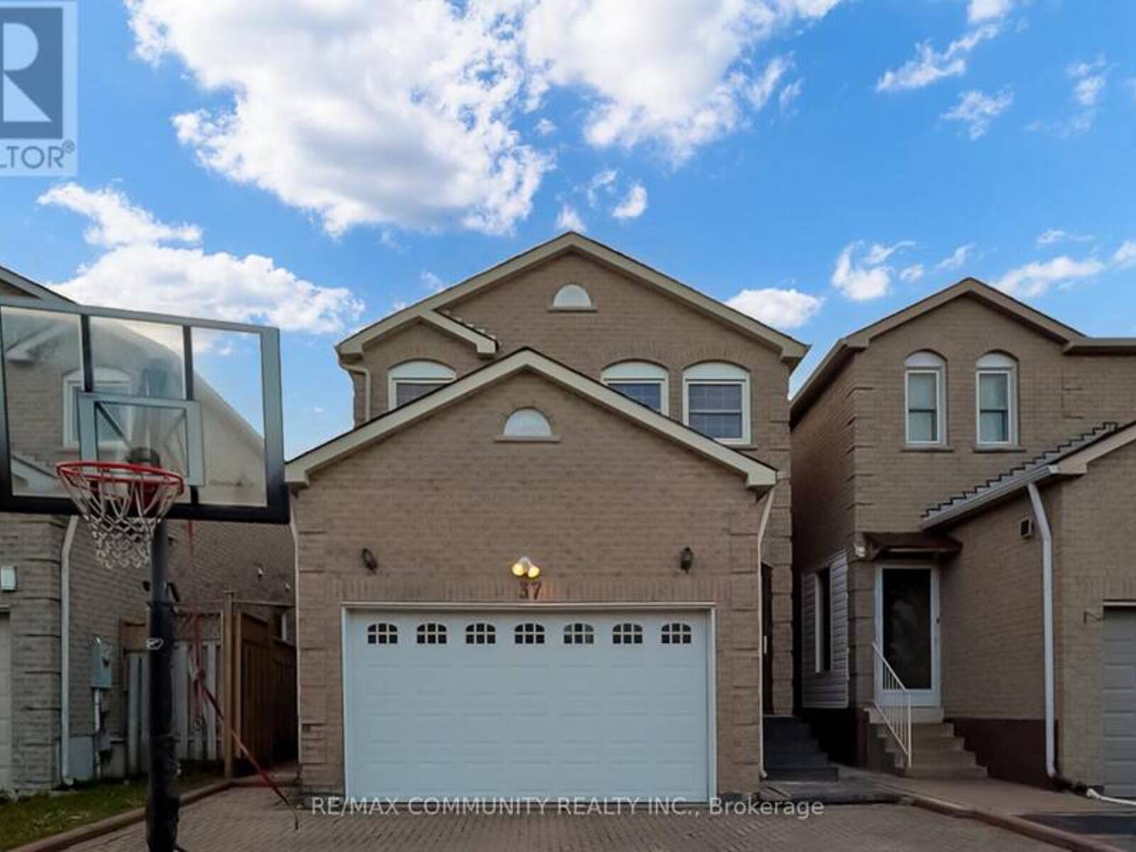 37 IRENEMOUNT CRESCENT, Markham, Ontario L3S 3C4