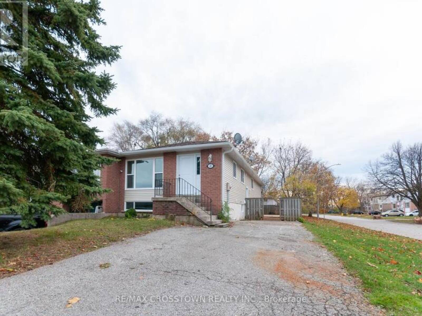 43 CHARLBROOK AVENUE, Barrie, Ontario L4M 2Y6