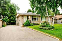 13 MCDONALD DRIVE | Aurora Ontario | Slide Image One