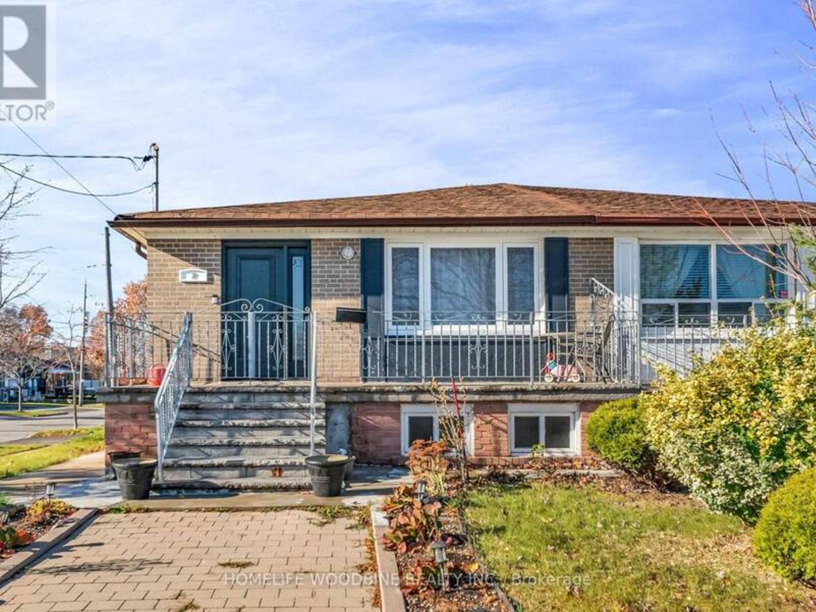 2 BUTTERCUP COURT, Toronto, Ontario M9L 2M8