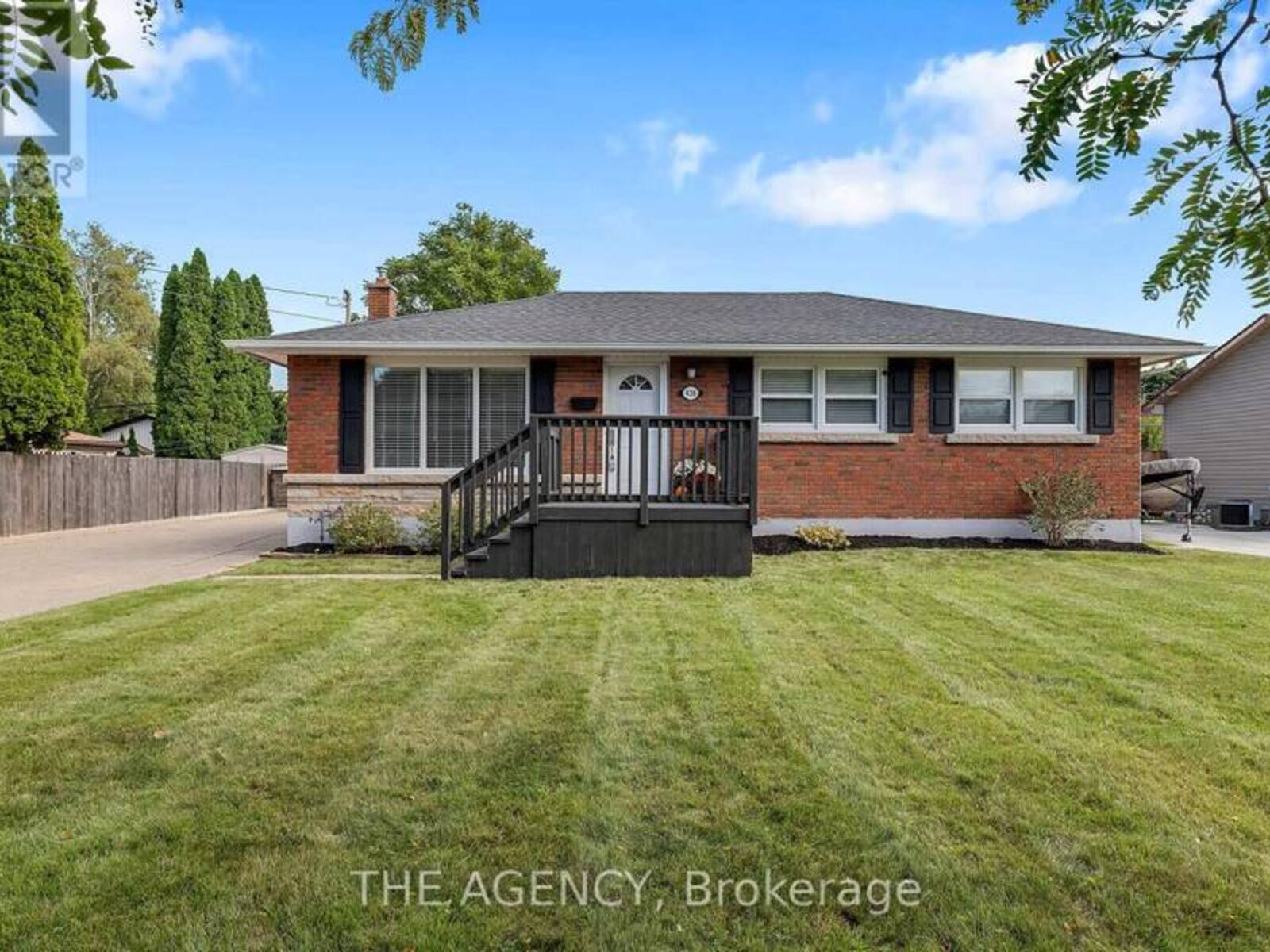 436 BUNTING ROAD, St. Catharines, Ontario L2M 3Z4