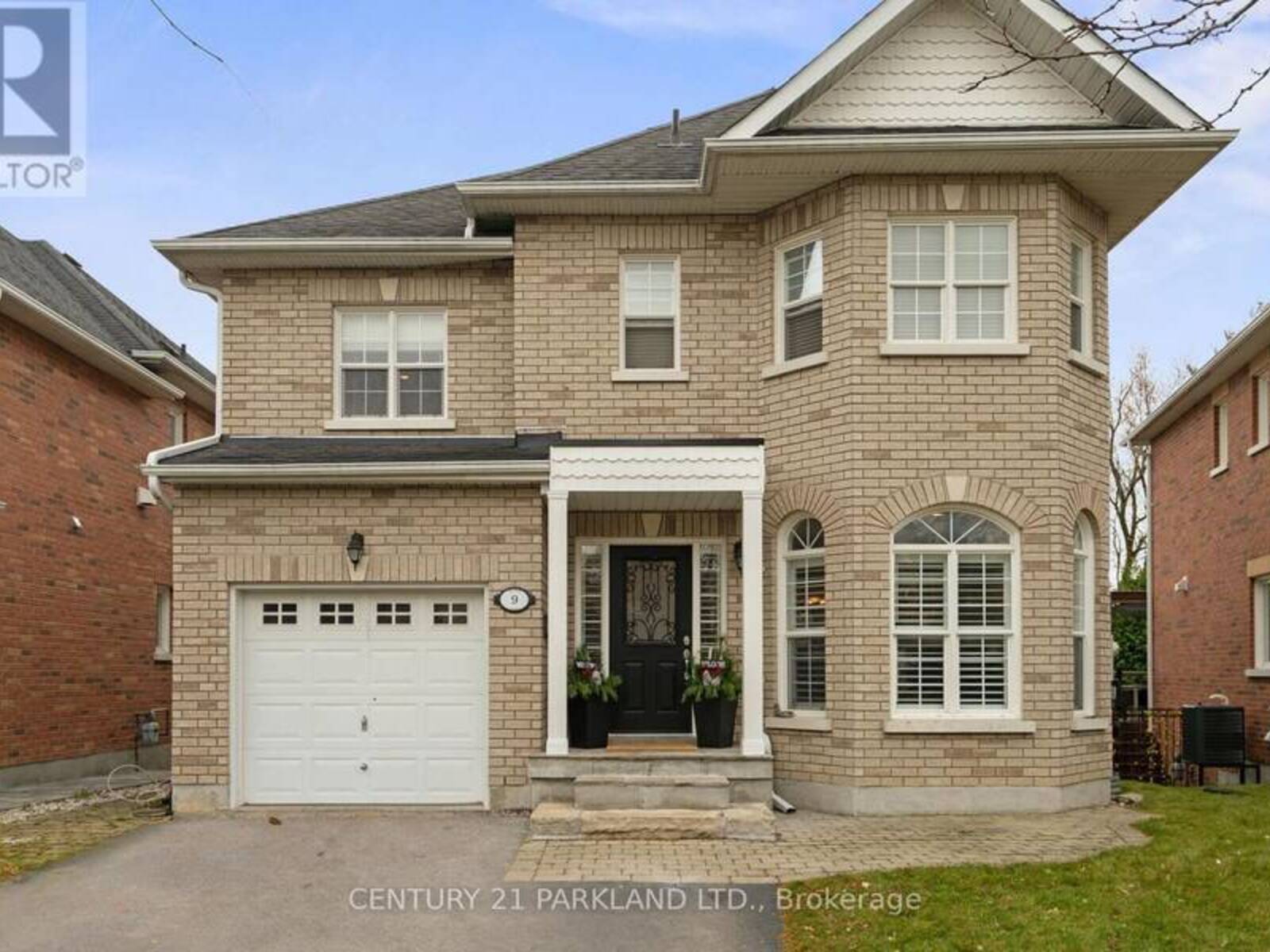 9 MILL WALK COURT, Richmond Hill, Ontario L4C 0P6