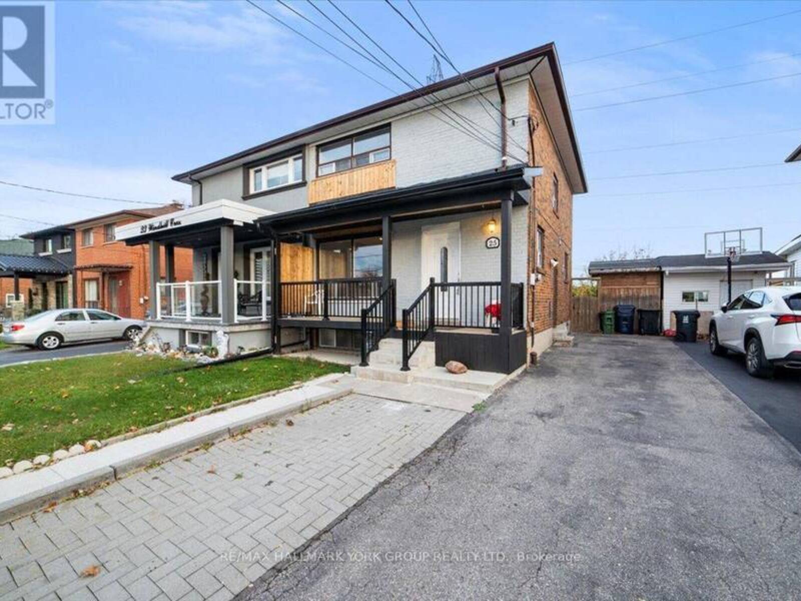 25 WINDHILL CRESCENT, Toronto, Ontario M9M 1Y1