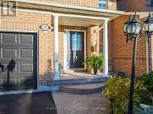 39 WALKVIEW CRESCENT | Richmond Hill Ontario | Slide Image Three