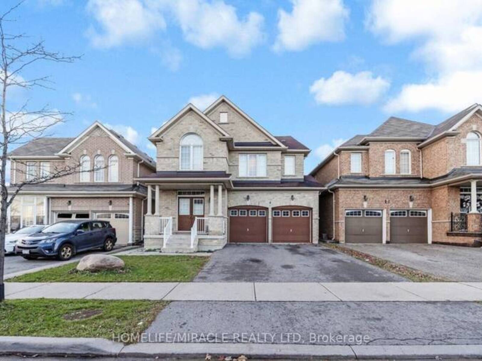 4 FOSSIL STREET, Brampton, Ontario L6P 3G6