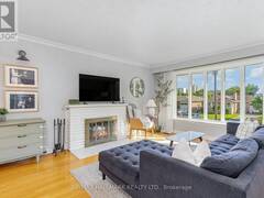 26 BREADNER DRIVE Toronto Ontario, M9R 3M4