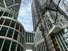 2006 - 238 SIMCOE STREET Toronto Ontario, M5T 1T4