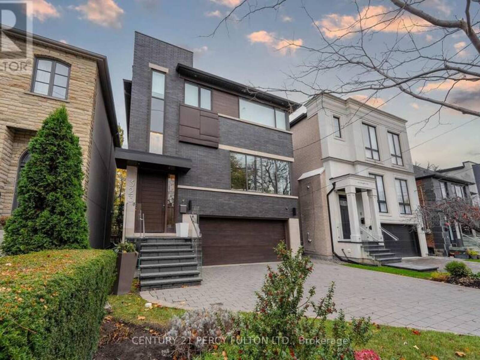 323 DOUGLAS AVENUE, Toronto, Ontario M5M 1H2