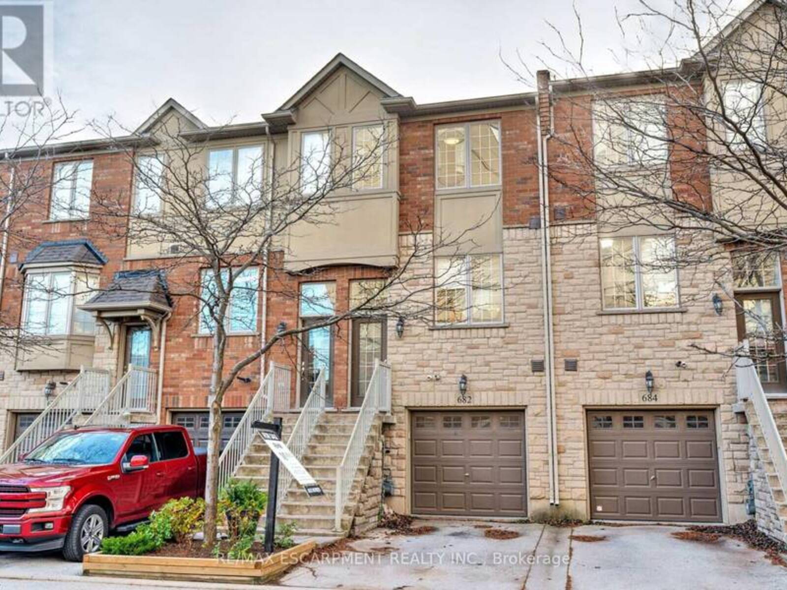 682 SUMMERS COMMON, Burlington, Ontario L7L 1A1