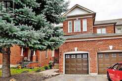 169 DENISE CIRCLE | Newmarket Ontario | Slide Image One