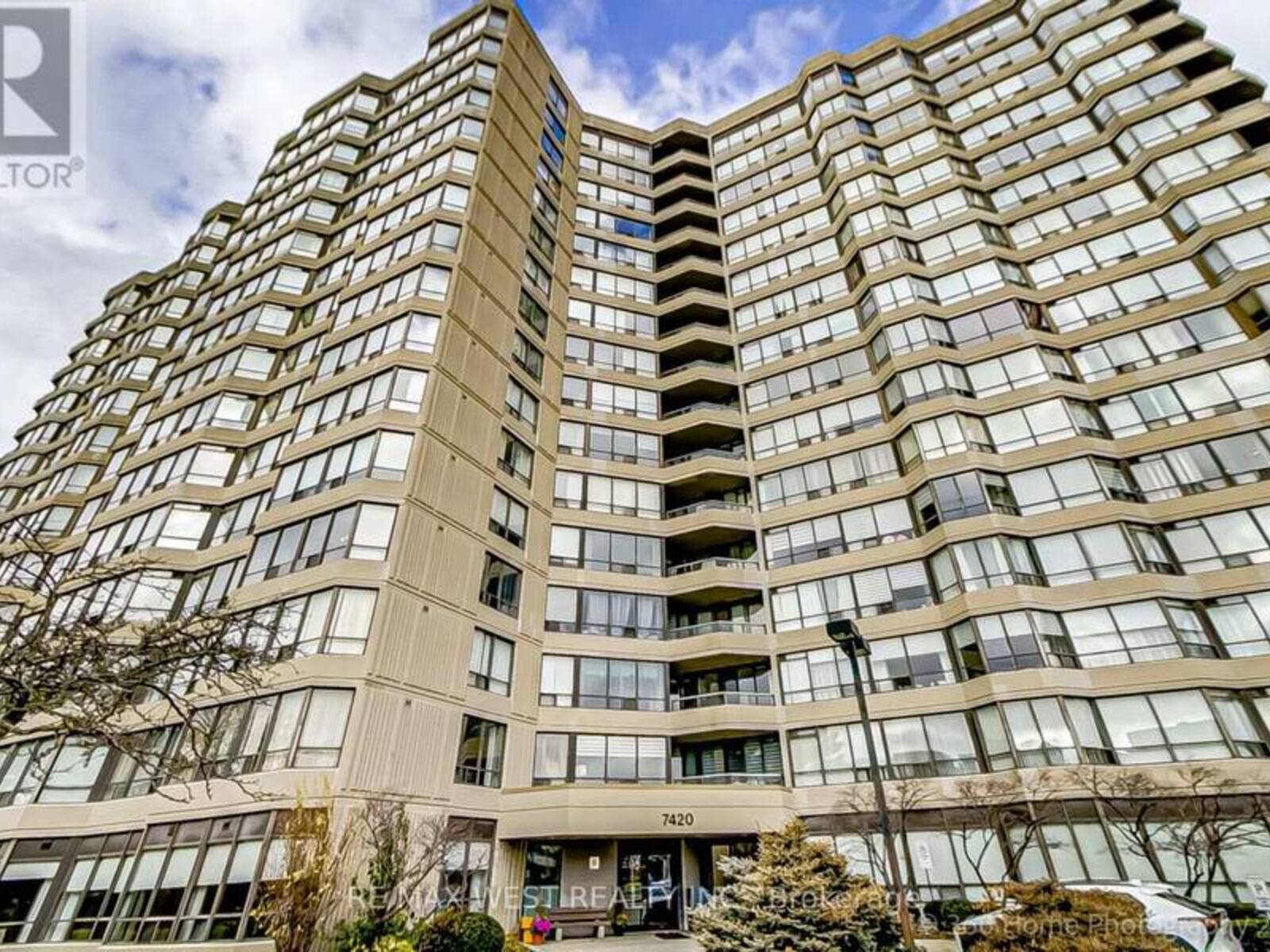 1705 - 7420 BATHURST STREET, Vaughan, Ontario L4J 6X4