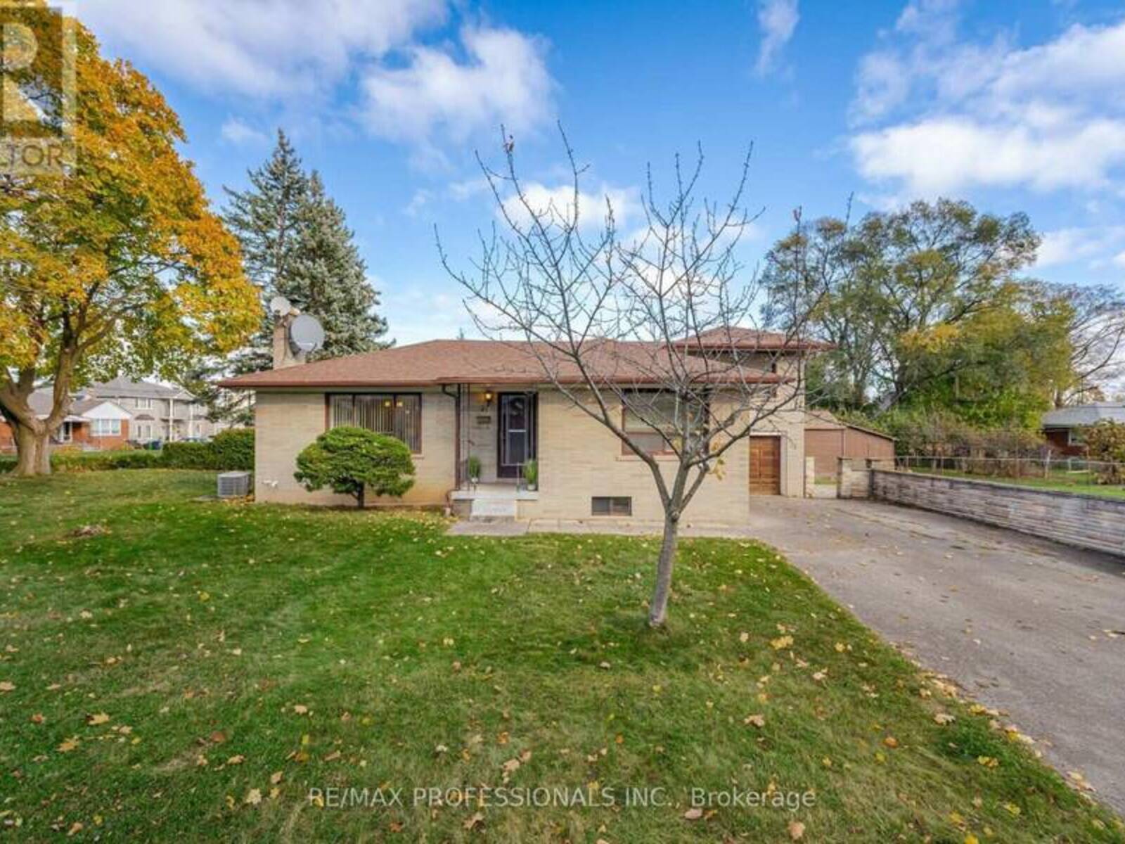 27 ALMA DRIVE, Toronto, Ontario M9P 1T4