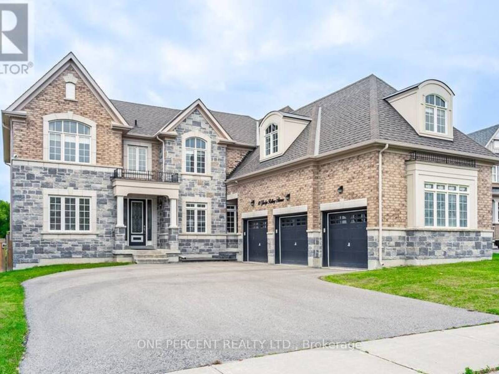 10 GLADYS ROLLING AVENUE, East Gwillimbury, Ontario L0G 1M0