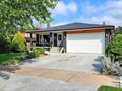 220 GRACEFIELD AVENUE Toronto Ontario, M6L 1L8