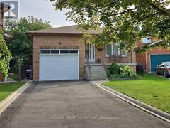 18 GOA COURT Toronto Ontario, M8W 4Y2