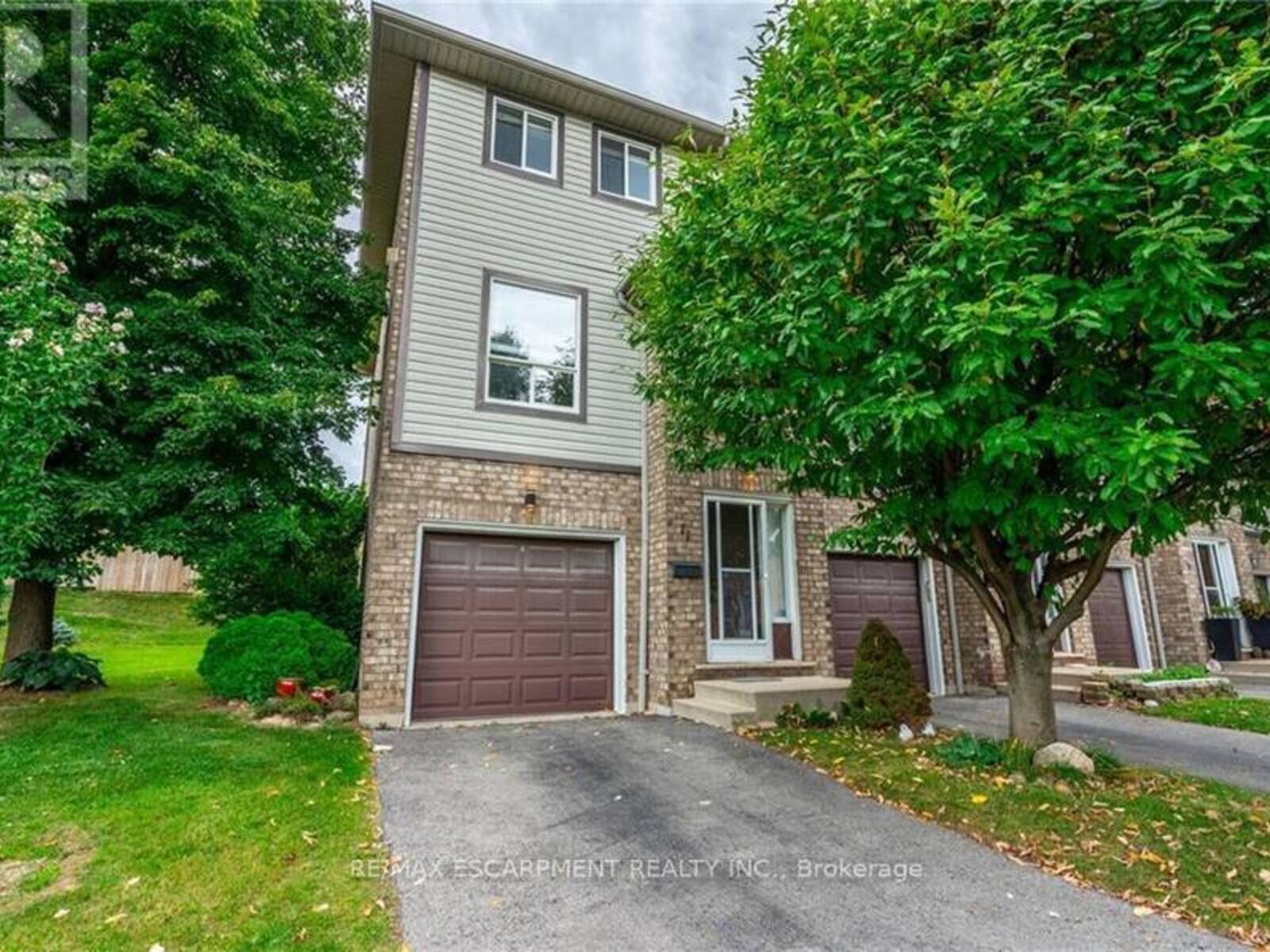 11 - 384 LIMERIDGE ROAD E, Hamilton, Ontario L9A 2S7