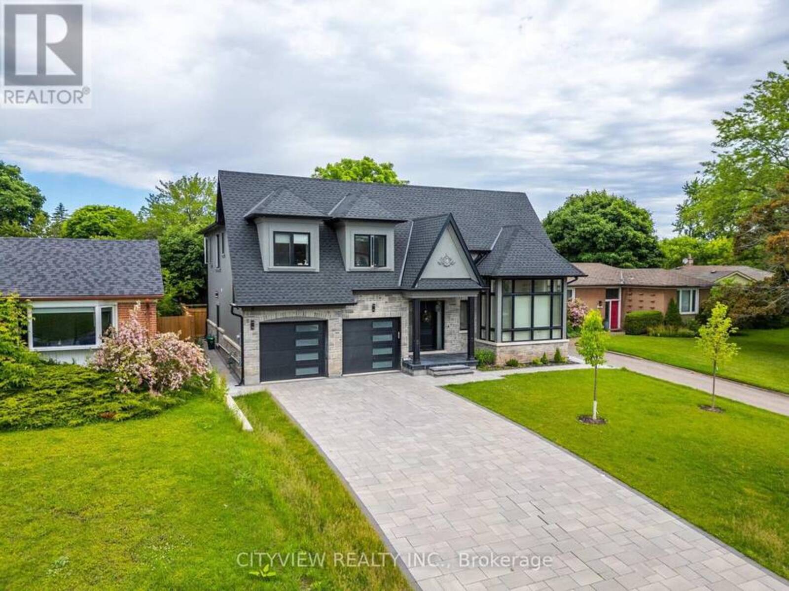 1345 SHELDON AVENUE, Oakville, Ontario L6L 2P9