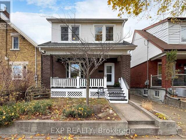 46 GLEBEMOUNT AVENUE Toronto Ontario, M4C 3R6