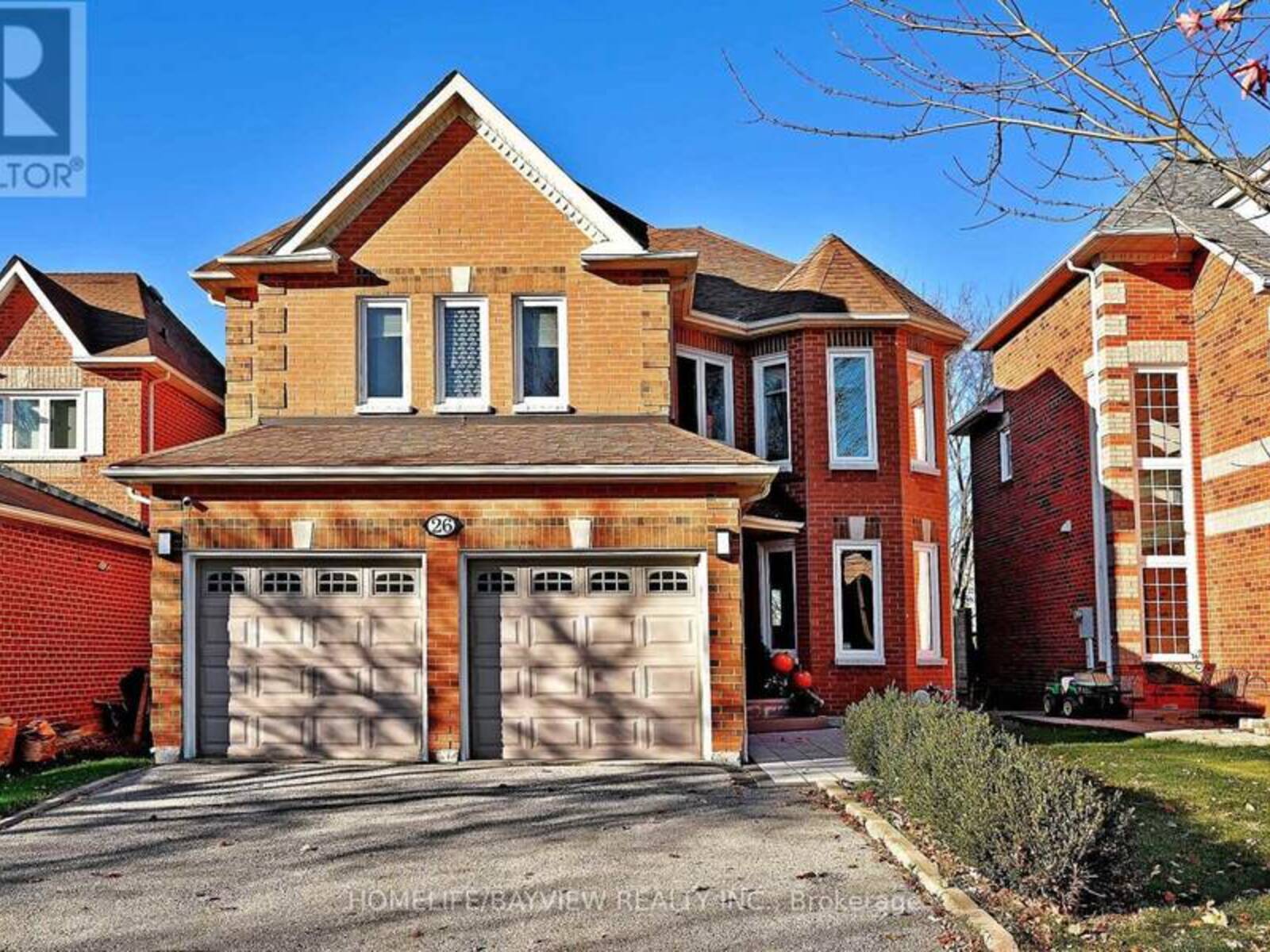 26 SANDFIELD DRIVE, Aurora, Ontario L4G 6R7