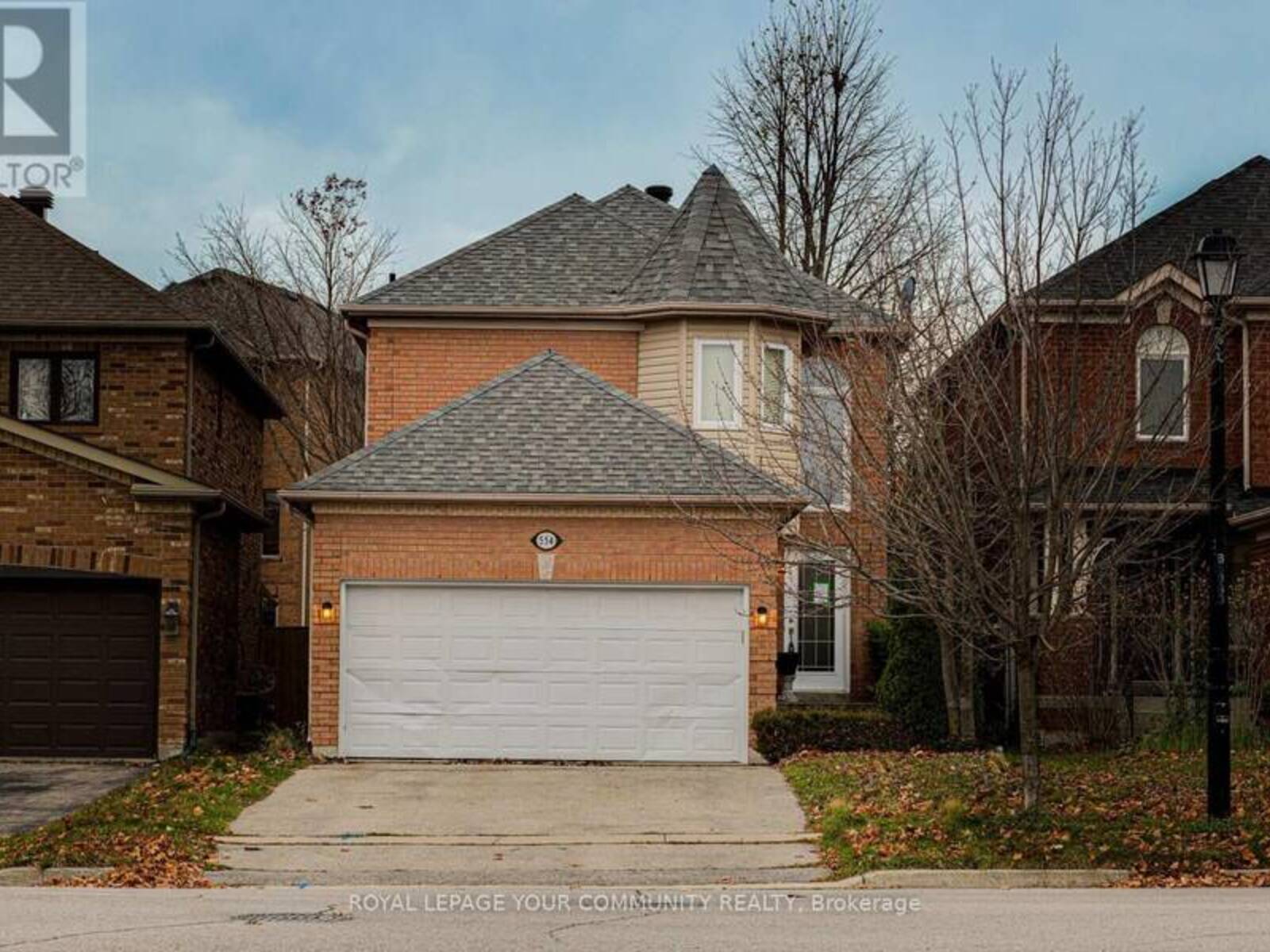 554 PLANTATION GATE, Newmarket, Ontario L3X 2C2