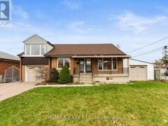 10 FLEETWOOD AVENUE Toronto Ontario, M6L 2Z1