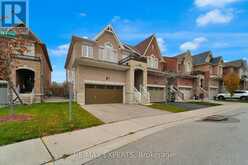 6 MACK CLEMENT LANE | Richmond Hill Ontario | Slide Image Two