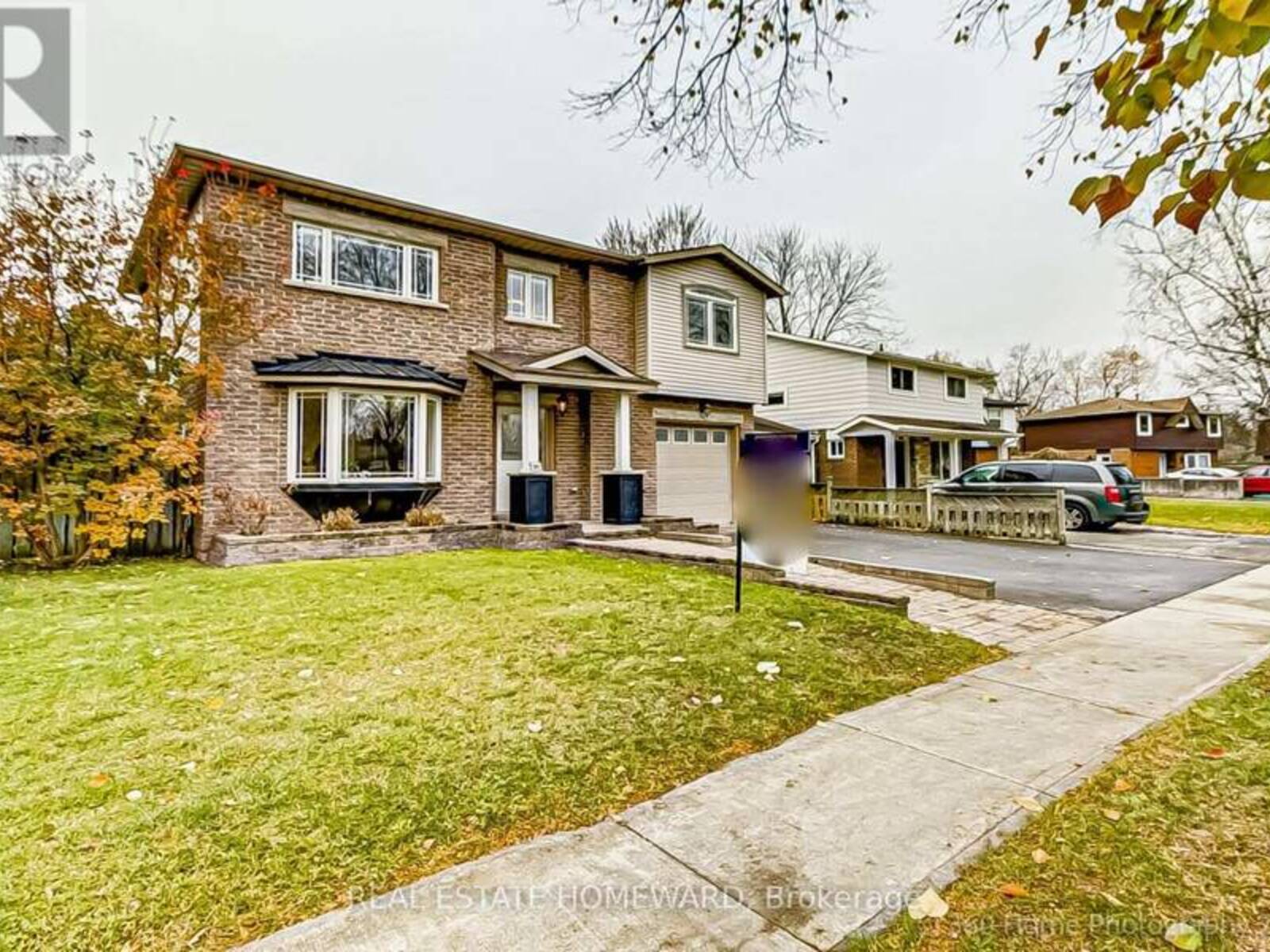 907 HARDING STREET, Whitby, Ontario L1N 1Y6