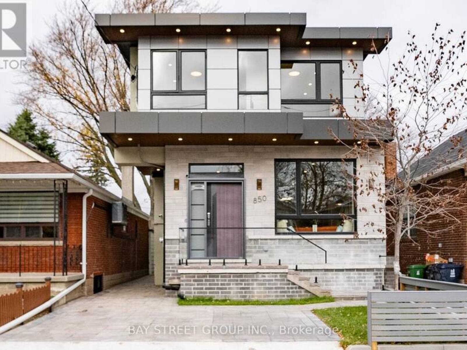 850 COSBURN AVENUE, Toronto, Ontario M4C 2W2